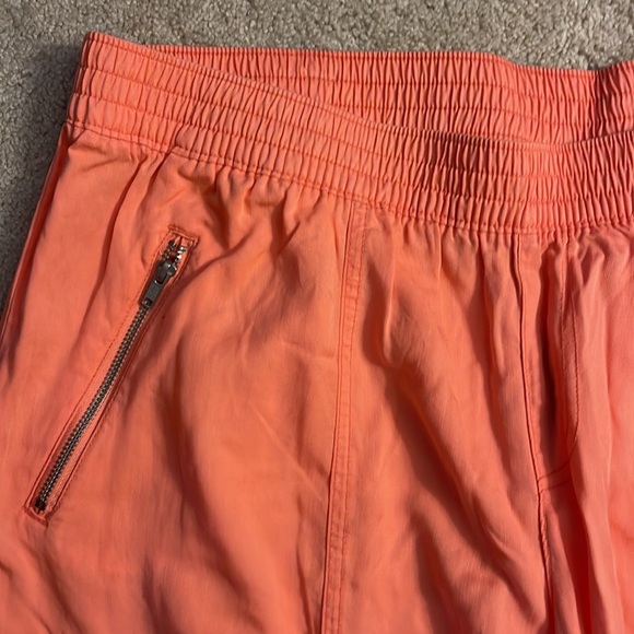 NWT cute and comfy Flight Pant - full elastic‎ waistband and lightweight fabric - Picture 4 of 8